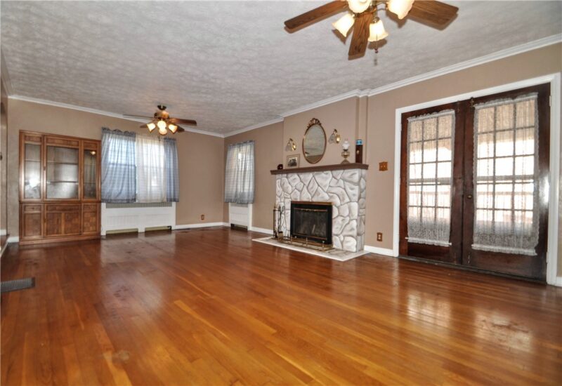 246 Center Ave — photo 8