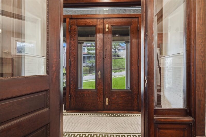 304 Lafayette Ave — photo 2