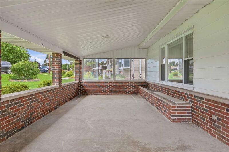 149 Delaware Dr — photo 2