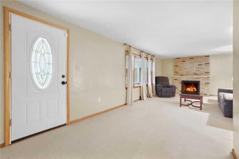 149 Delaware Dr — photo 3