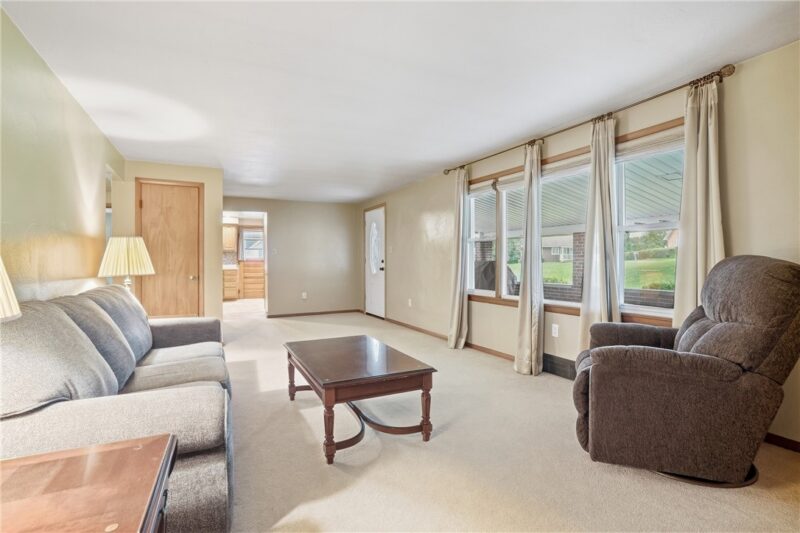 149 Delaware Dr — photo 4