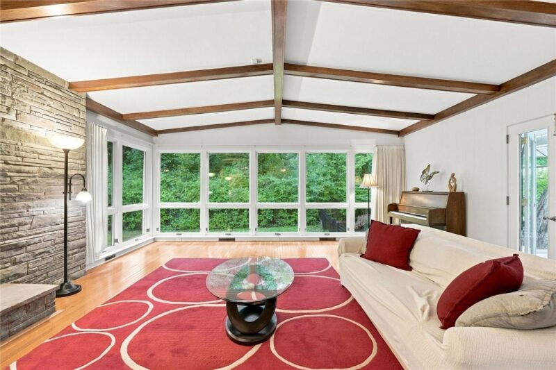 101 Tomahawk Drive — photo 3