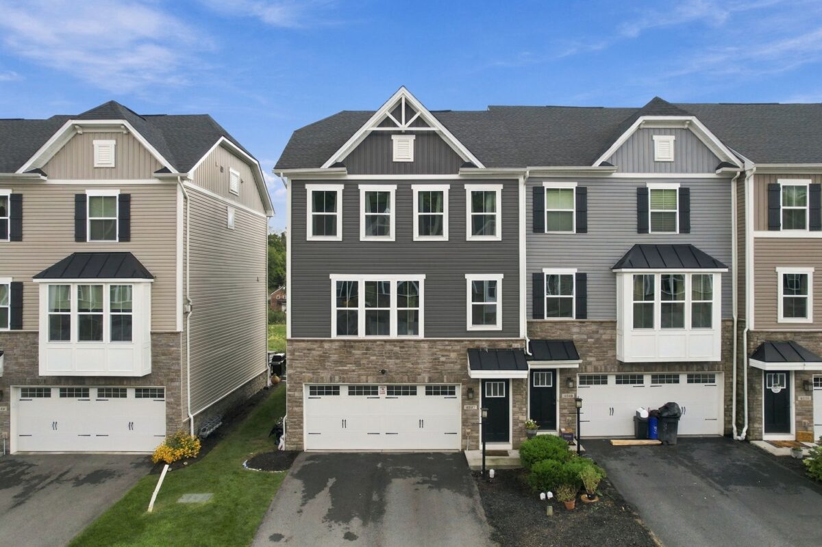 4042 Crown Dr — photo 1