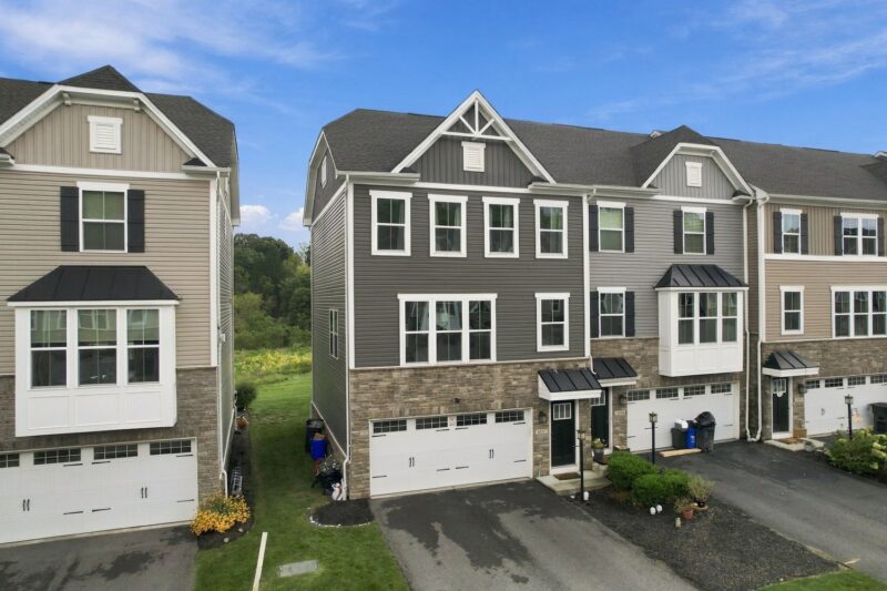 4042 Crown Dr — photo 2