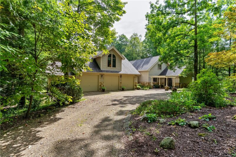 944 Latonka Dr — photo 2