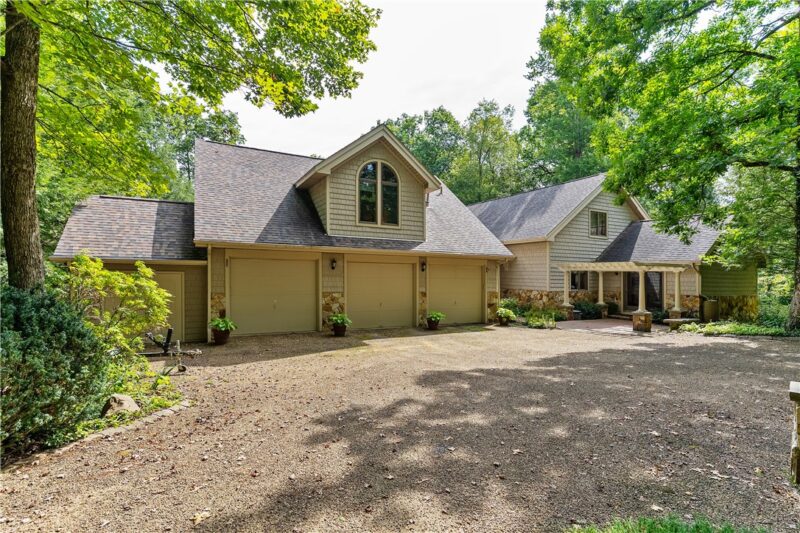 944 Latonka Dr — photo 4