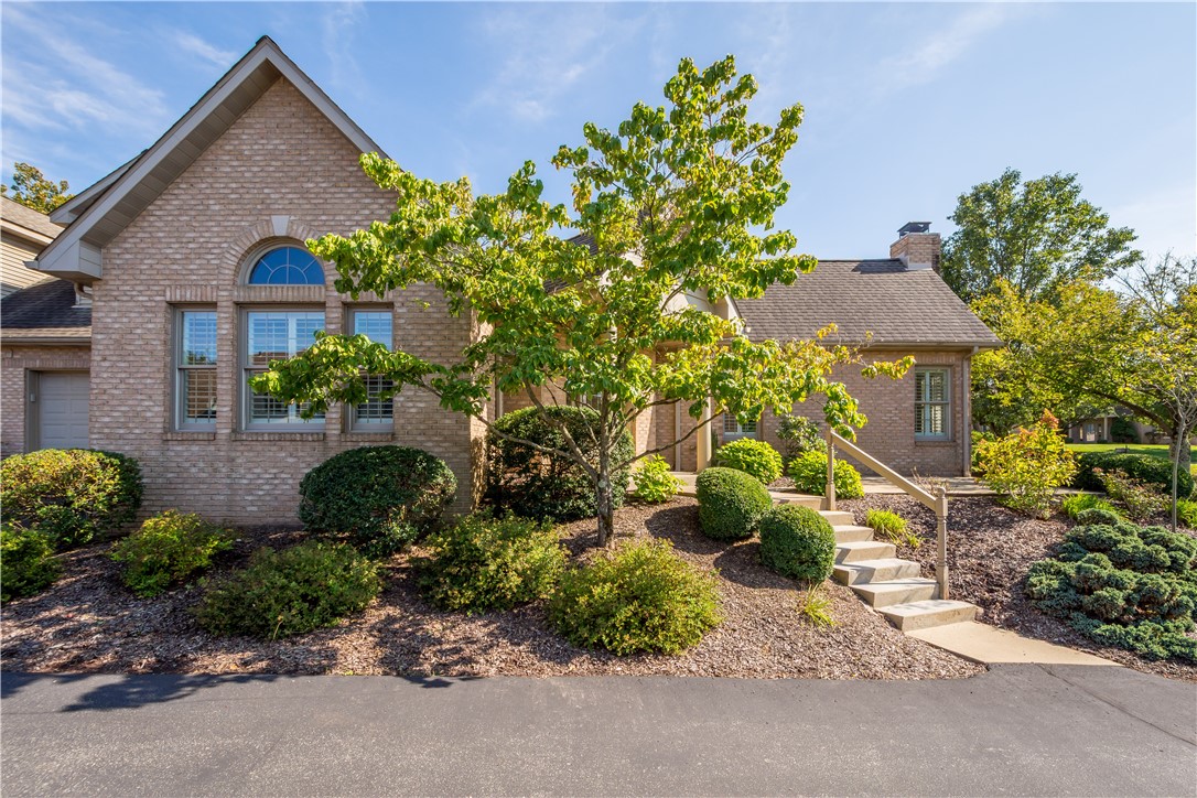 209 Village Green Dr — photo 1