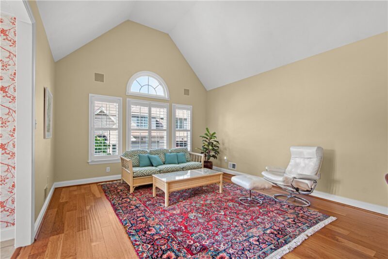 209 Village Green Dr — photo 4