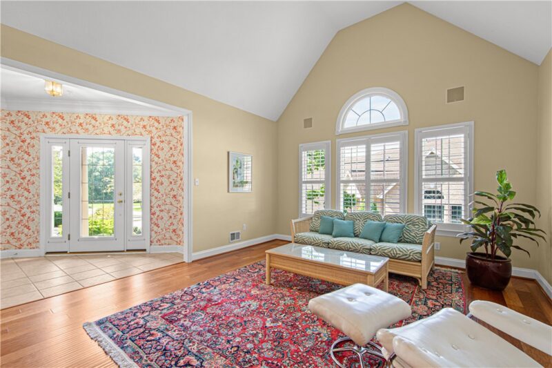 209 Village Green Dr — photo 5