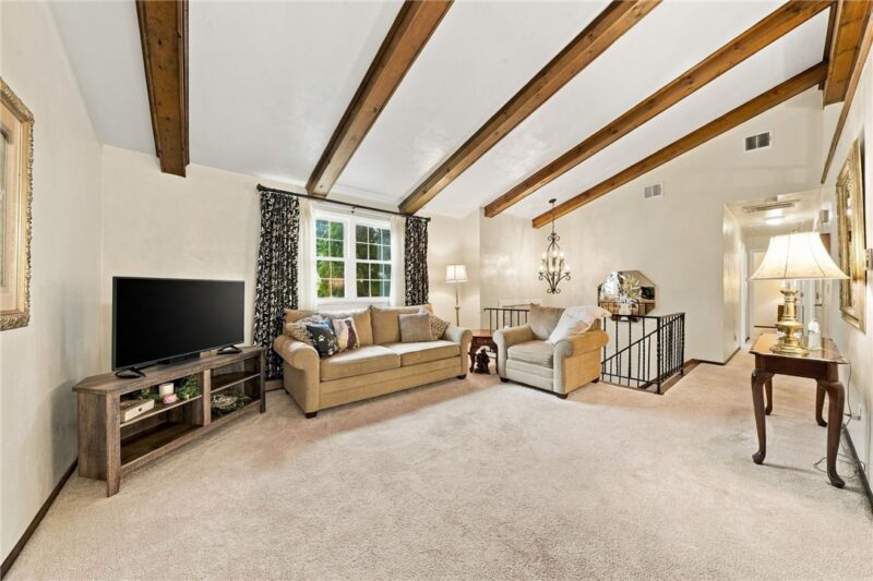 210 David — photo 4