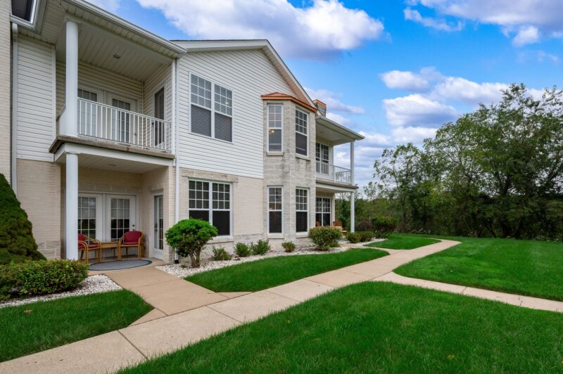 242 Adams Pointe BOULEVARD 10 — photo 3