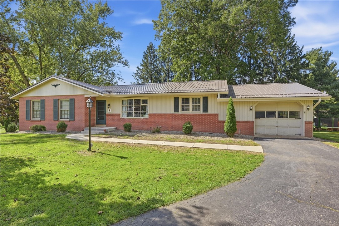 8 Hemlock Dr — photo 1