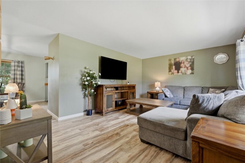 8 Hemlock Dr — photo 4