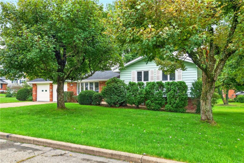 422 Sheffield Dr — photo 2
