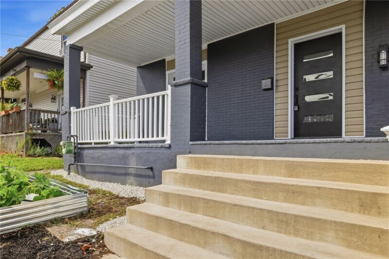 2632 BROADWAY AVENUE — photo 3