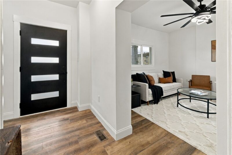 2632 BROADWAY AVENUE — photo 5