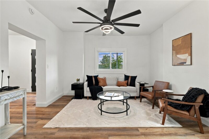 2632 BROADWAY AVENUE — photo 7