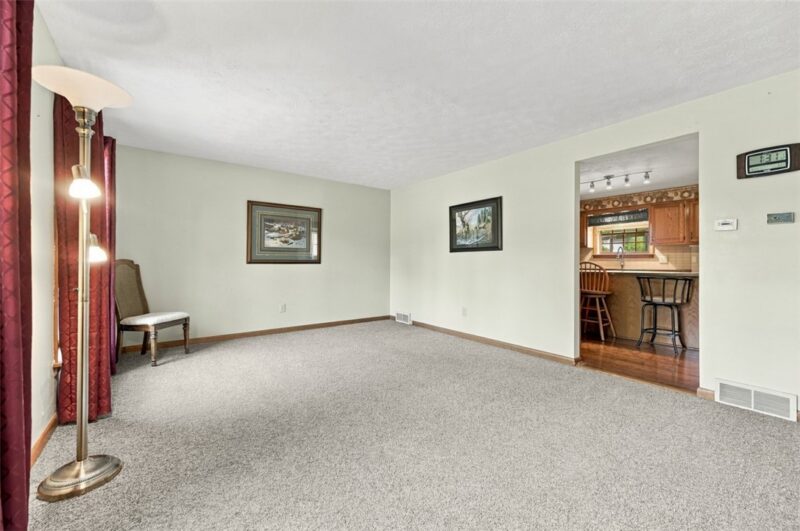 160 Hazlett Ln — photo 5