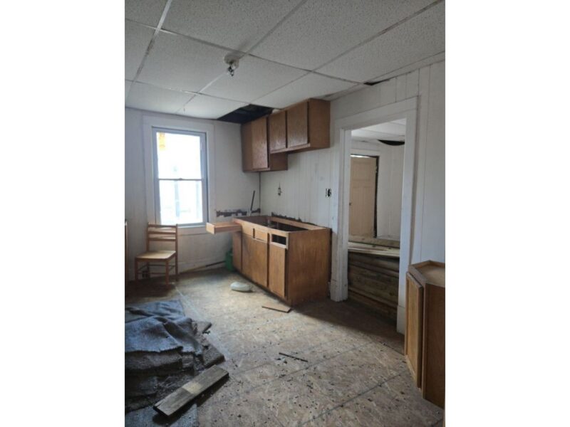 627 Olive Ln — photo 2