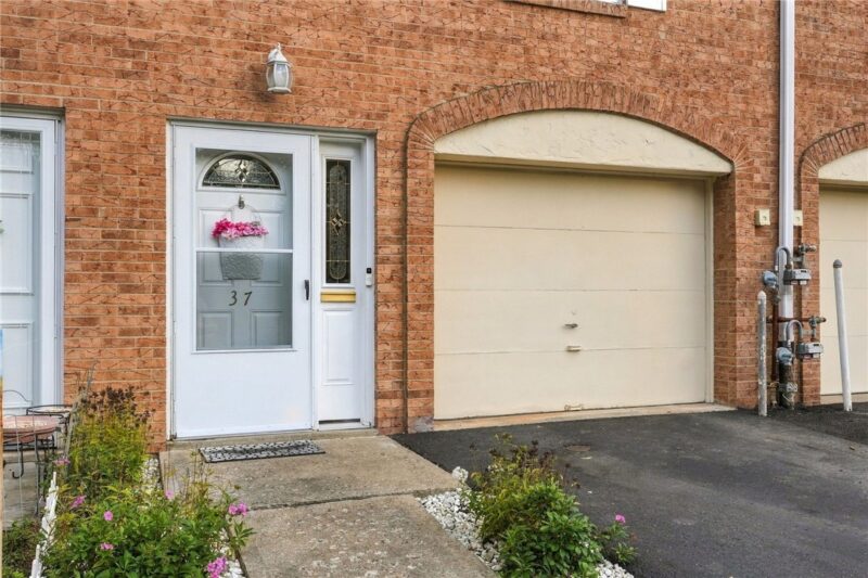 37 Oxford Ct — photo 3