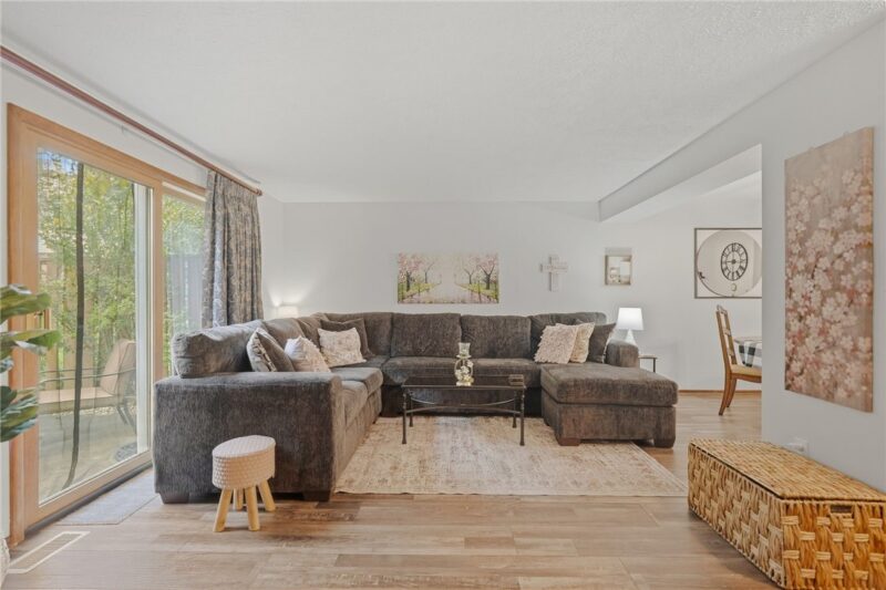 37 Oxford Ct — photo 8