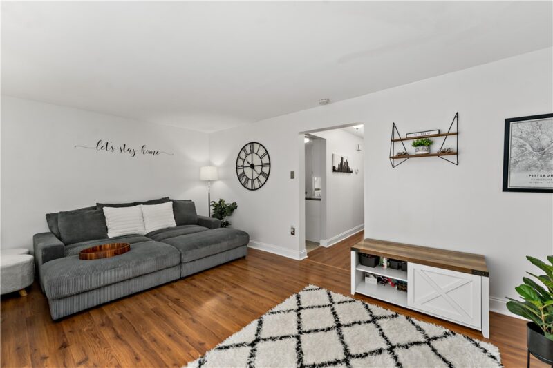 395 Hemlock Ct — photo 2
