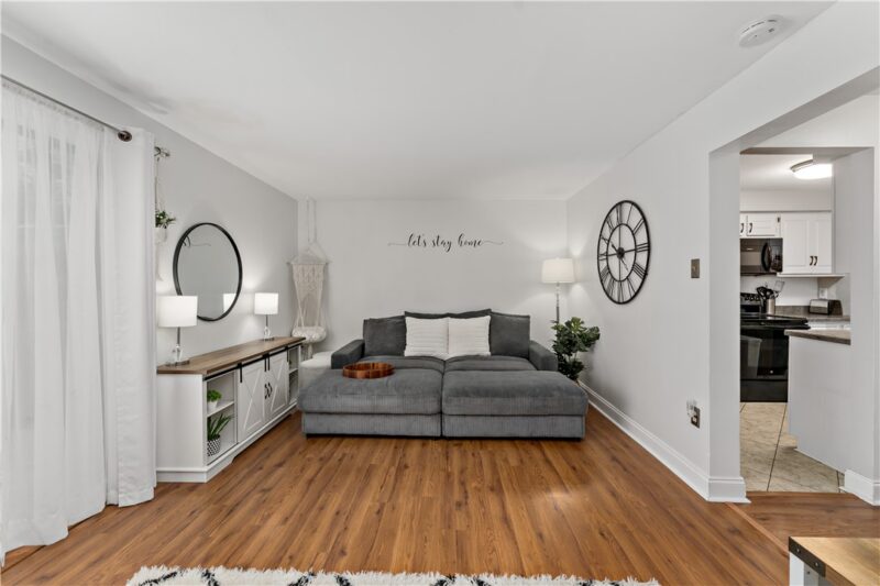 395 Hemlock Ct — photo 3
