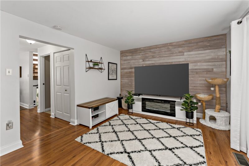 395 Hemlock Ct — photo 4