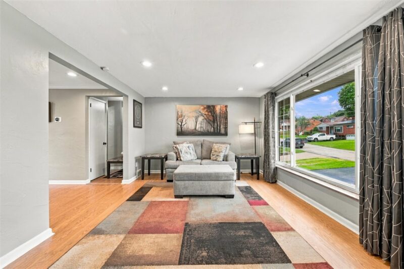 425 Elaine Dr — photo 6