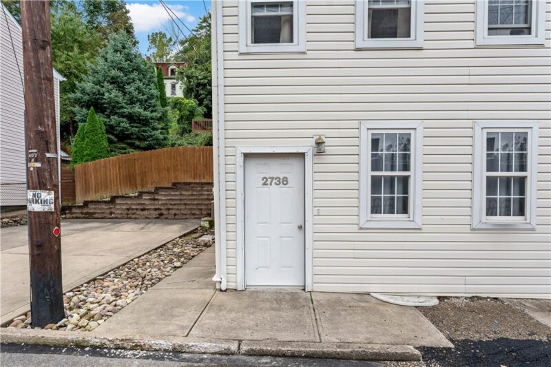 2736 Shelly St — photo 2