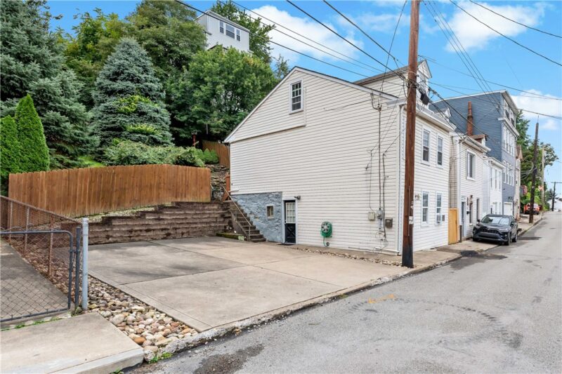 2736 Shelly St — photo 3
