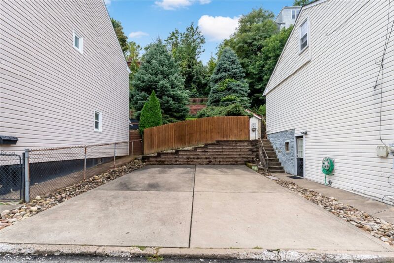 2736 Shelly St — photo 4