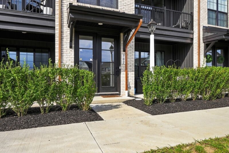 702 Nina Way — photo 2