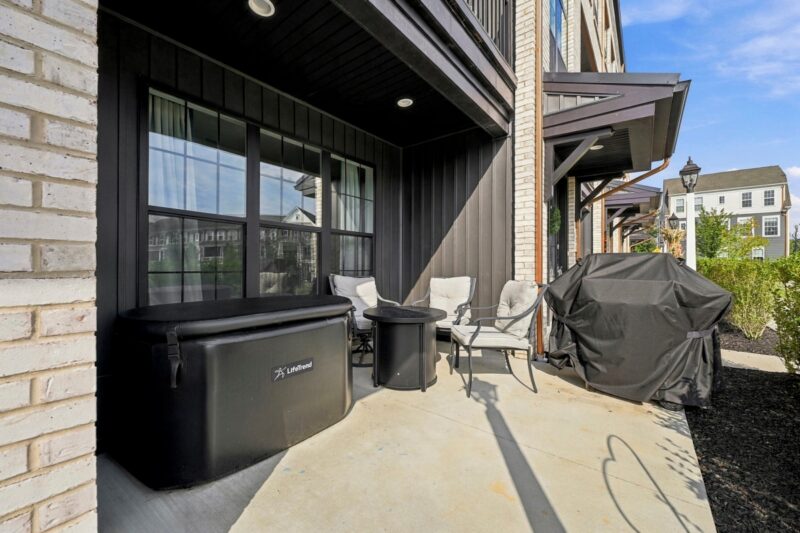 702 Nina Way — photo 3
