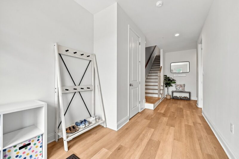 702 Nina Way — photo 4