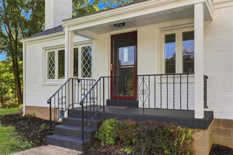 160 Gateway Ave — photo 2