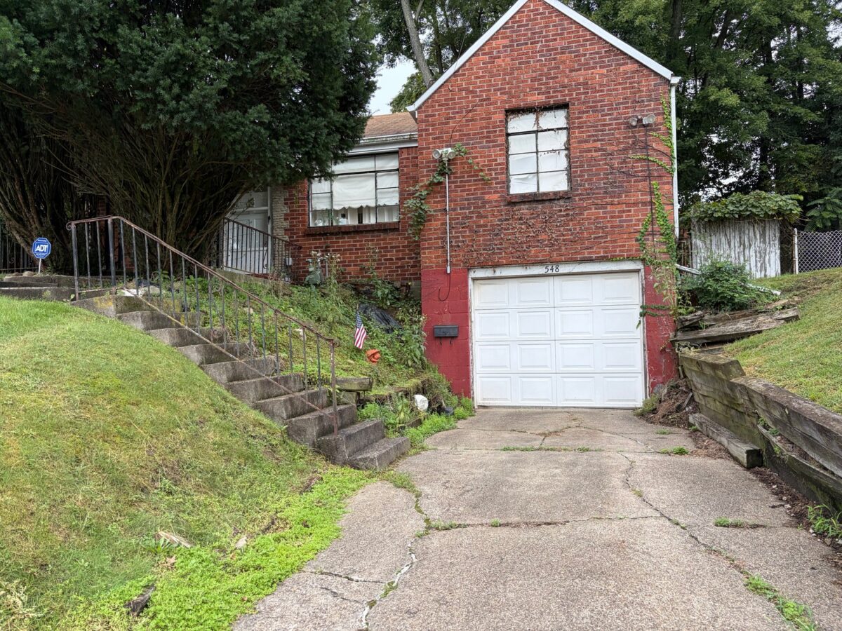 548 Burton DRIVE — photo 1