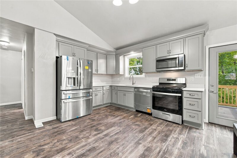 3265 Dorothy St — photo 3