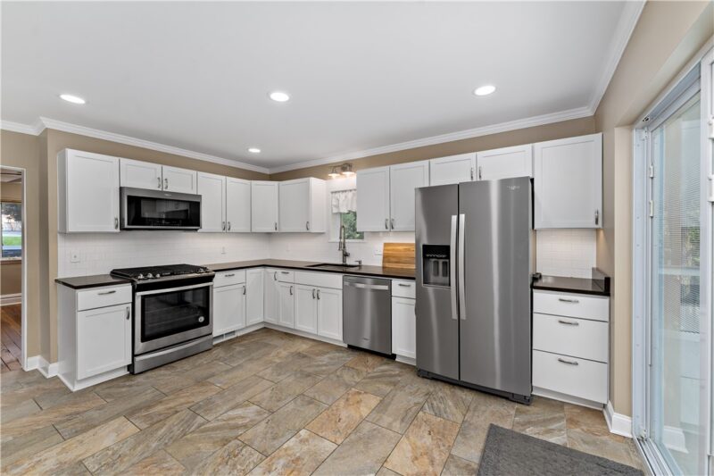515 Finley Ave — photo 8