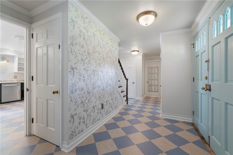 1640 Pinetree Drive — photo 2
