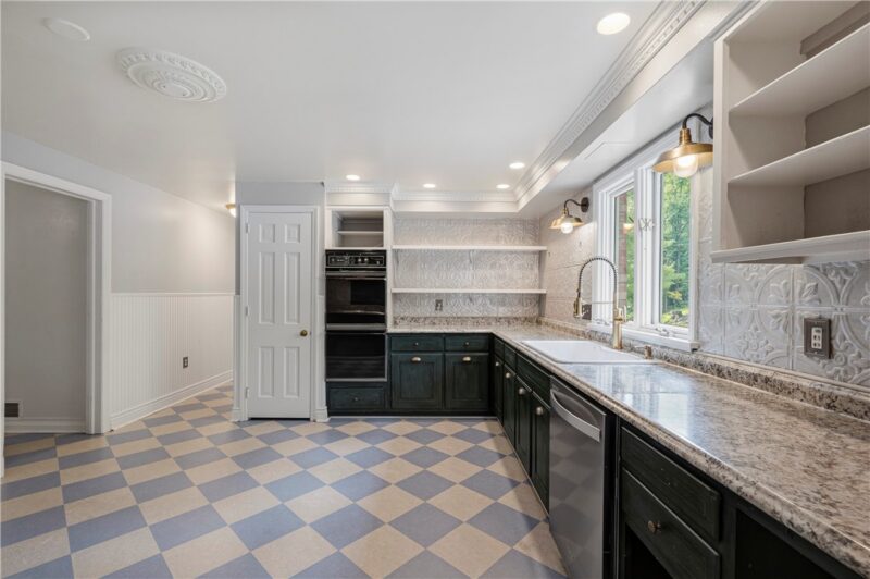 1640 Pinetree Drive — photo 8
