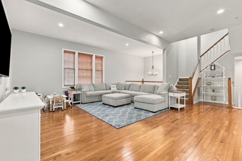 241 Riverfront Street — photo 3