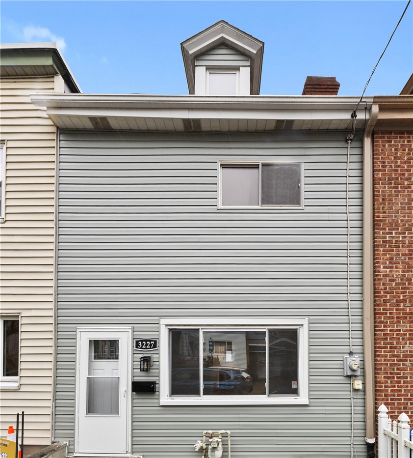 3227 Mary St — photo 1