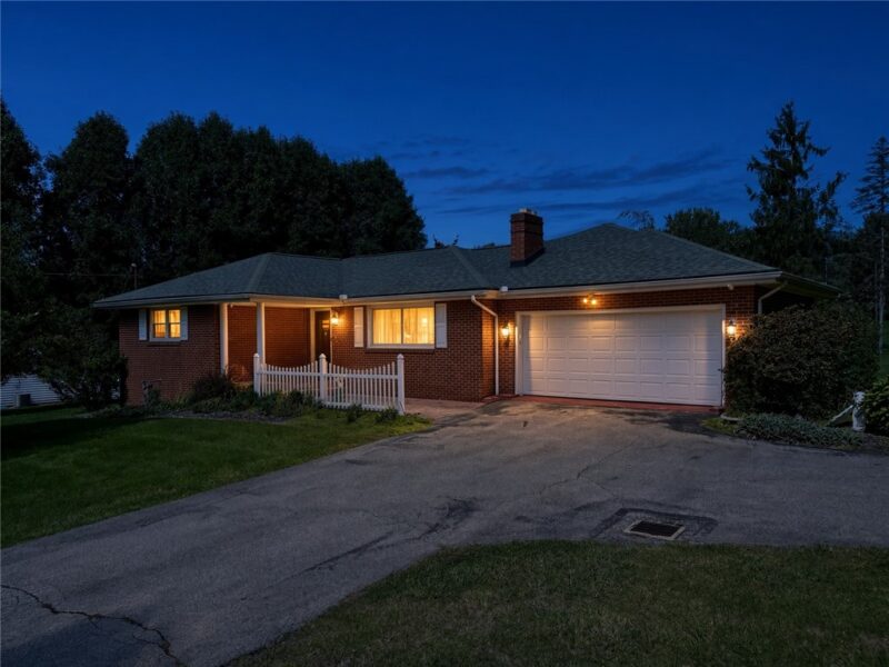 22 Meadowbrook Dr — photo 2