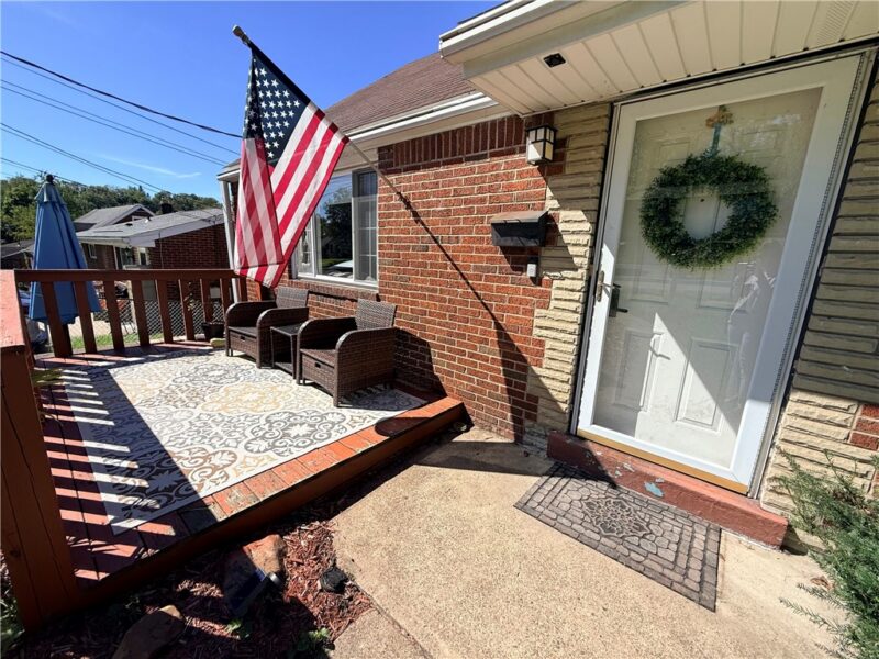 122 S Joslyn Dr — photo 3
