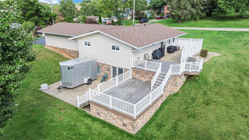 1131 Western Ave — photo 3