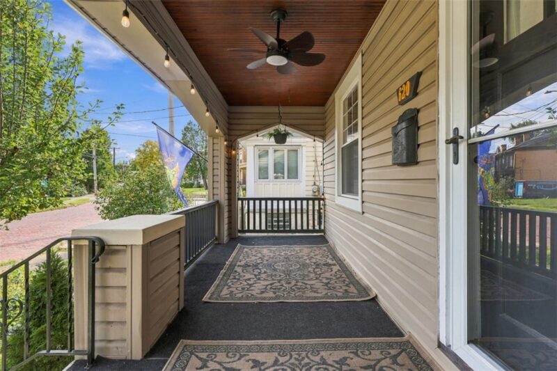 620 Peebles St — photo 2