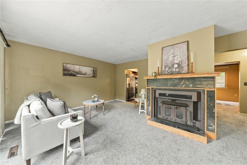 304 Springwater Ct — photo 2