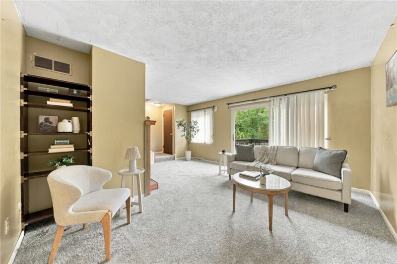 304 Springwater Ct — photo 3