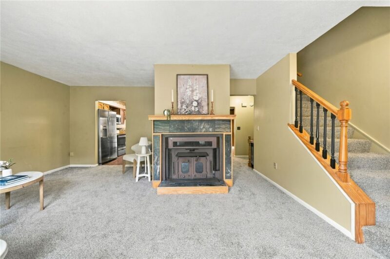 304 Springwater Ct — photo 4
